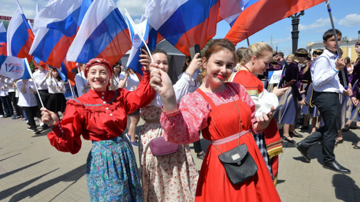 Россиян призвали отметить День России без пластиковой одноразовой посуды
