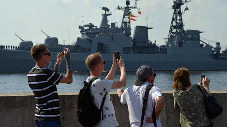 Главный военно-морской парад завершился в Петербурге и Кронштадте