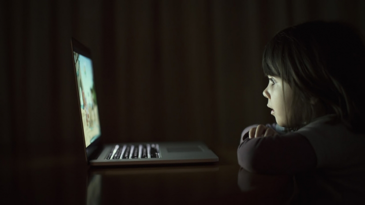 Киберэксперт Коростелёв: функция родительского контроля поможет защитить детей в интернете