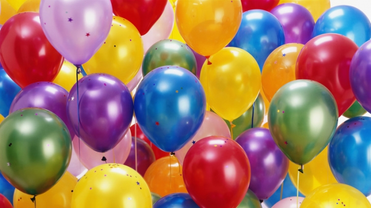 Власти Петербурга призвали отказаться от запуска воздушных шаров на выпускных