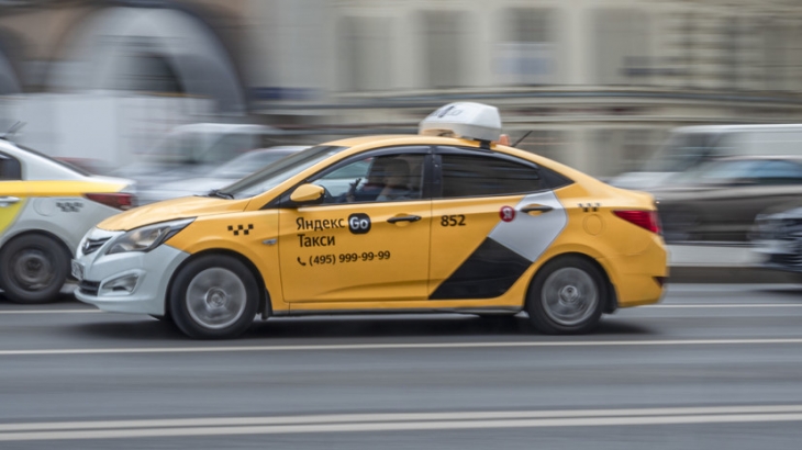 Водители такси в России с 1 сентября не смогут работать более 12 часов в сутки