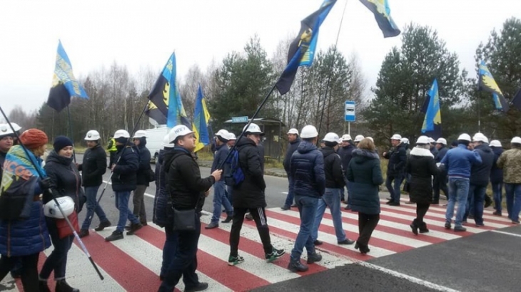 На западе Украины горняки перекрыли международную трассу