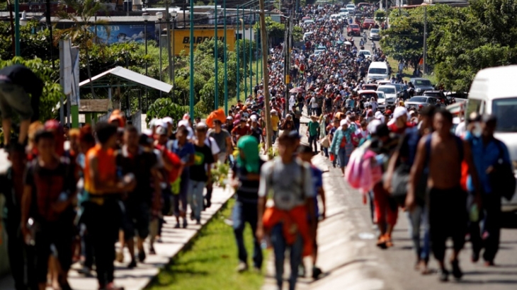 США в авральном режиме достраивают стену на рубеже с Мексикой, караван мигрантов все прибывает