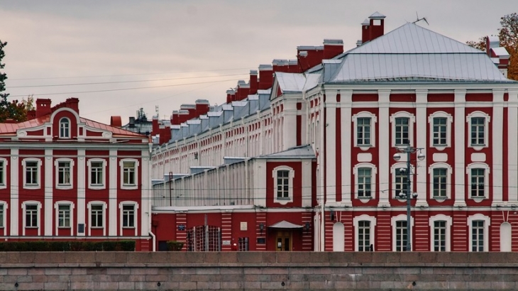 СПбГУ представил на выставке оригинал первого издания Полного собрания законов Российской империи