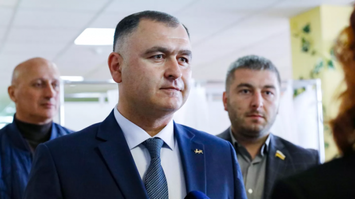 Глава Южной Осетии Гаглоев принял участие в траурных мероприятиях в Беслане