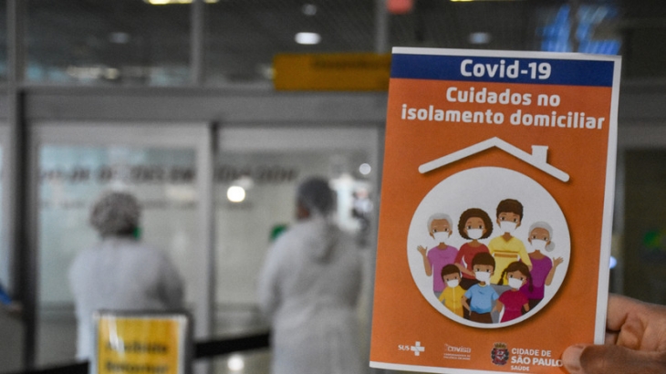 Число случаев коронавируса в Бразилии за сутки возросло на 49 768