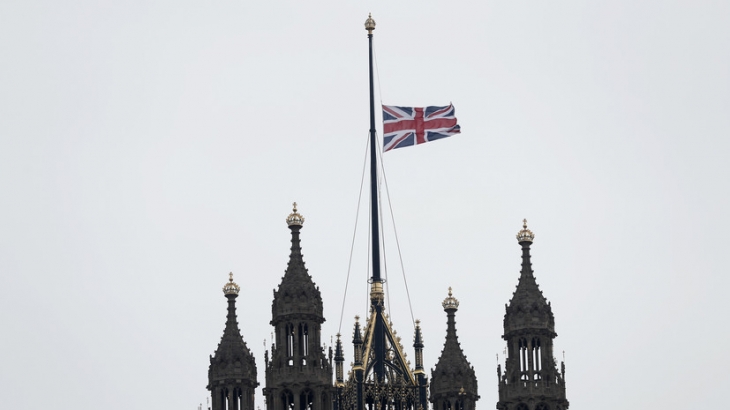 Парламент Британии приспустил флаги в связи с убийством депутата